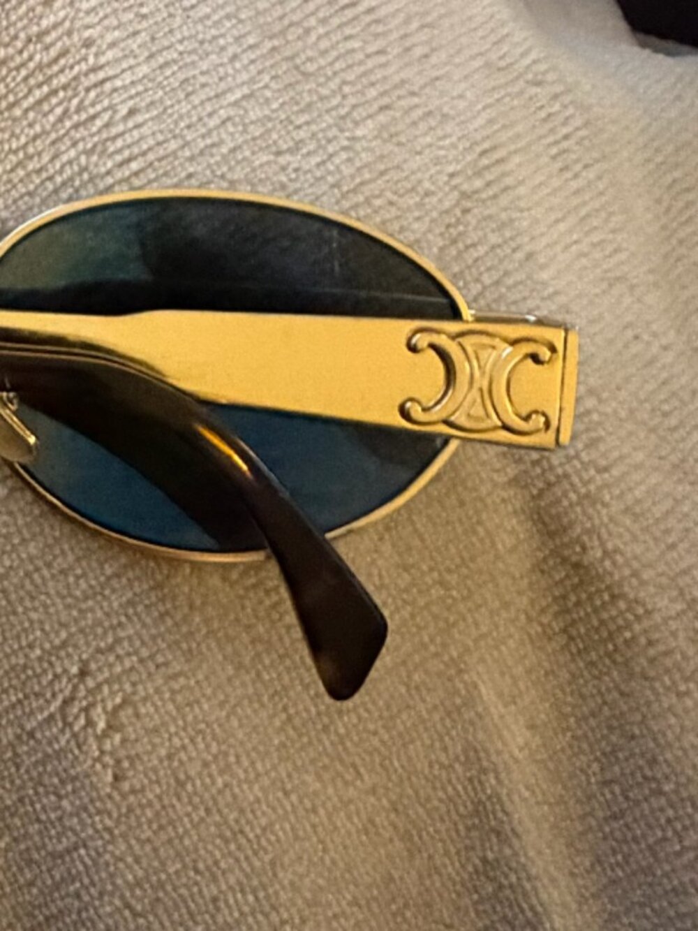 Celine Triomphe Sunglasses — Authenticated, minor scratches - sunglasses only! - Picture 7 of 11
